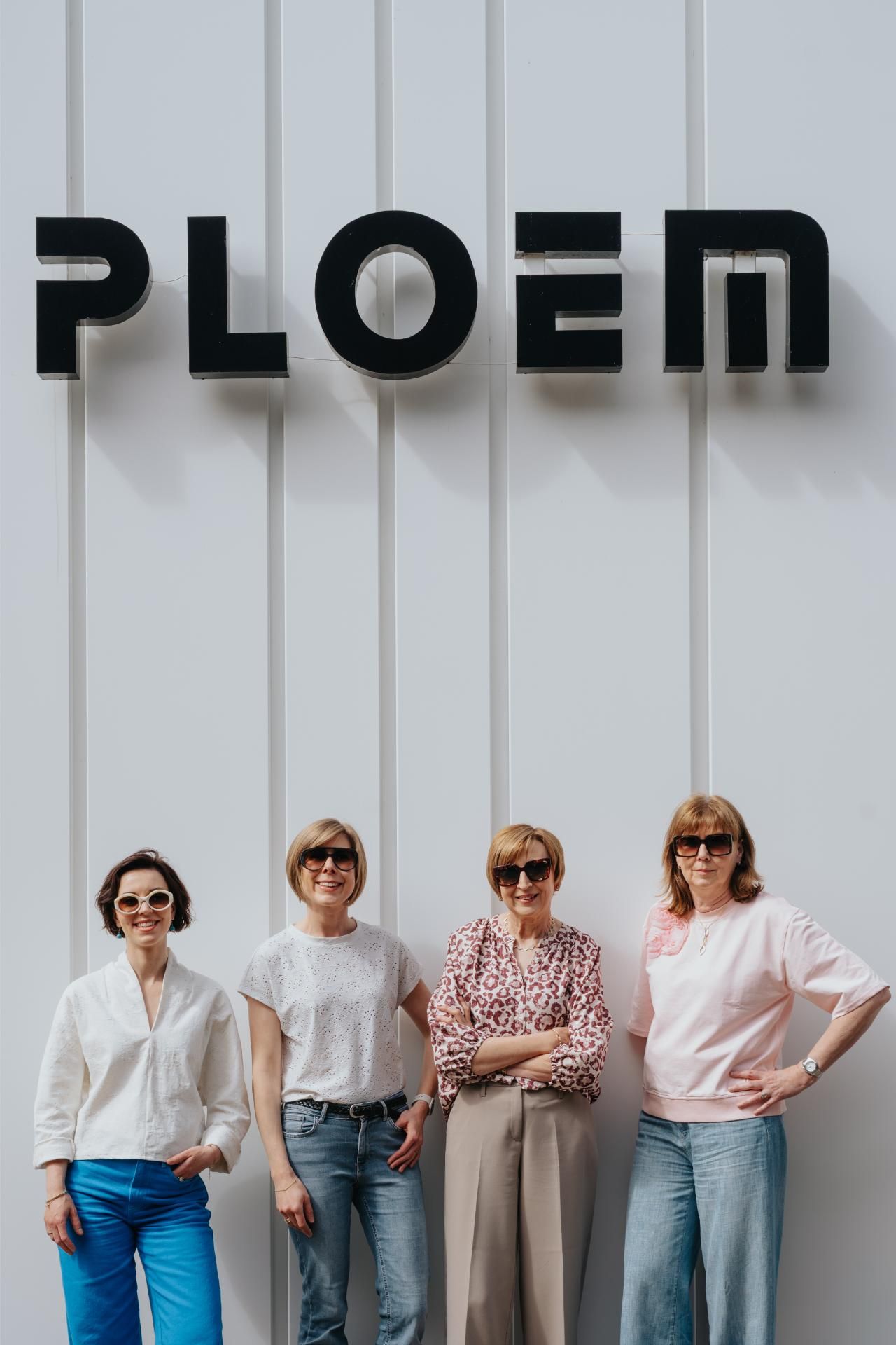 Team Ploem met zonnebrillen.